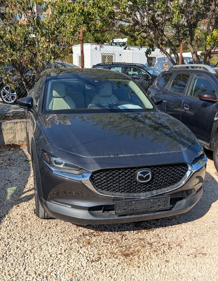 Mazda CX-30 перфектен вид в началото на огледа