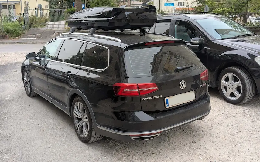 Ударен VW Passat задна лява част - щета по Каско при маневриране Варна